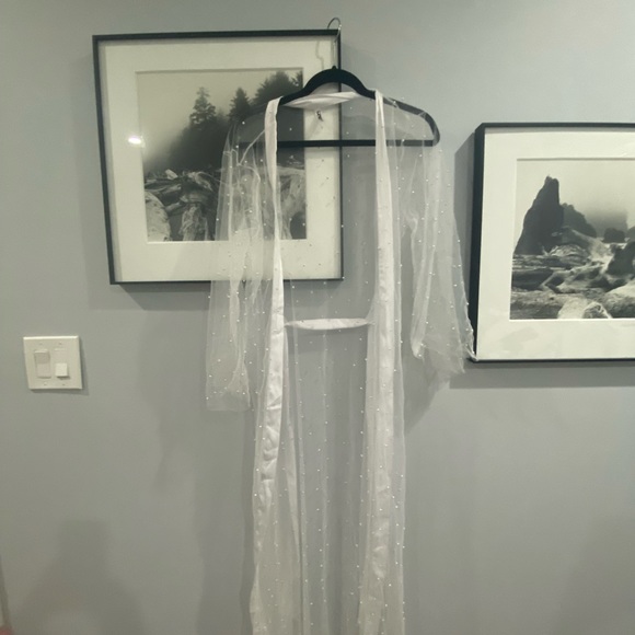 Beautiful sheer robe size s/m with pearl detail - Picture 4 of 6